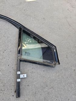 WINDOW Glass Front Passenger for 2017 Cadillac XT5