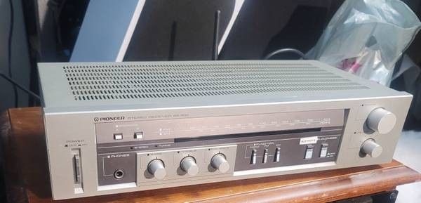 Vintage Receiver W Bluetooth And Speakers