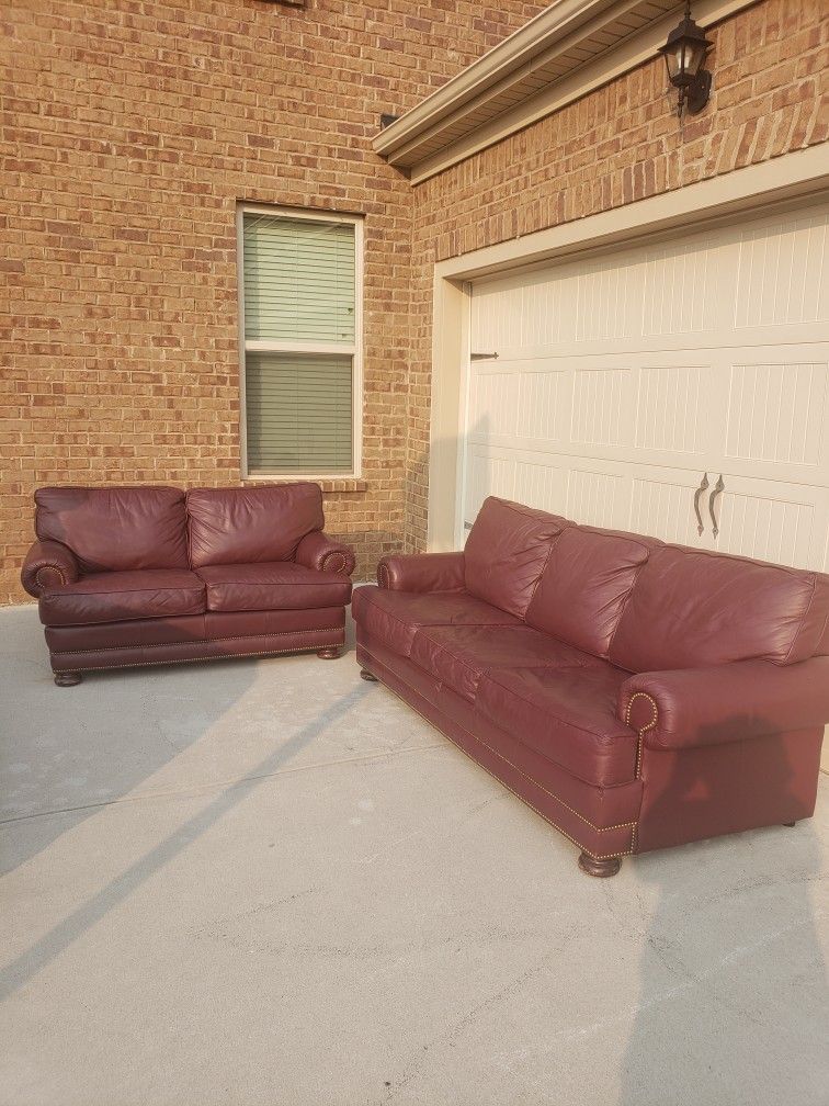 THOMASVILLE BURGUNDY LEATHER SOFA AND LOVESEAT