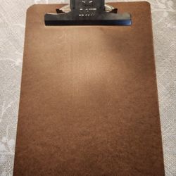 Vintage A&W Crown brown clipboard.Very clean.
Measures 12.5" inch tall x 9" inch across/wide. 
*** Cash 💸 only. Front Door pick-up only, please.