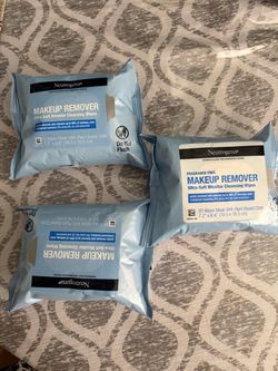 3 Neutrogena makeup remover wipes