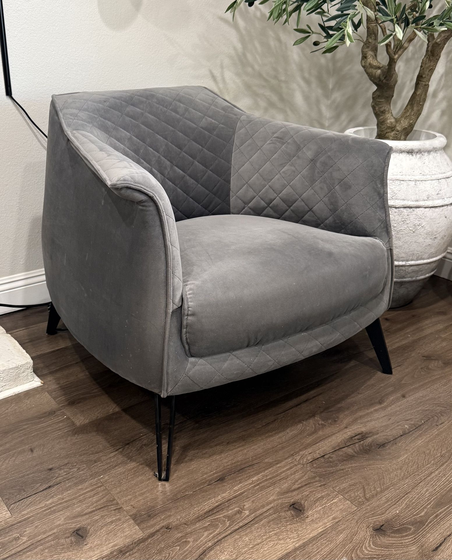 Quilted velvet barrel accent chair with metal legs