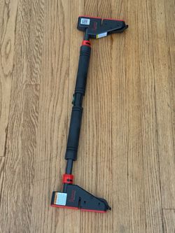 Adjustable Pull-Up Bar with Built-In Level