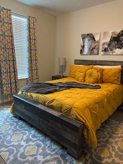 Queen Bedroom Set – Bed + Dressers + 2 Nightstands Included ✨
