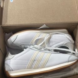 Brand New In box Adidas Country OH