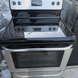 Frigidaire Electri Stove Oven Range / Estufa Electrica
