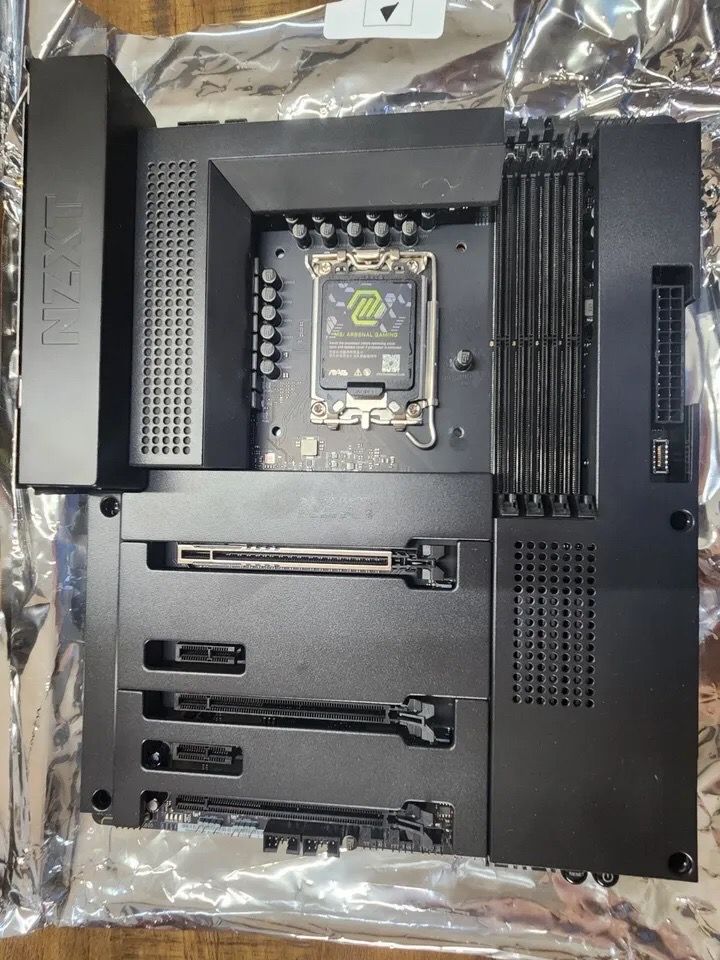 NZXT N7 Z790 ATX Motherboard Intel, WiFi 6E, 12TH/13TH/14TH Gen