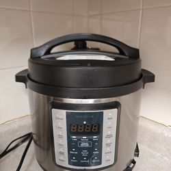 $30_Insignia 6qt Multi-Function Pressure Cooker_pick-up@Midtown NYC