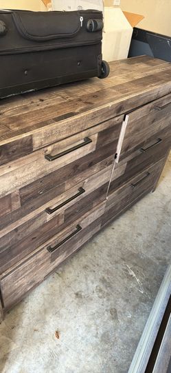 Dresser 100