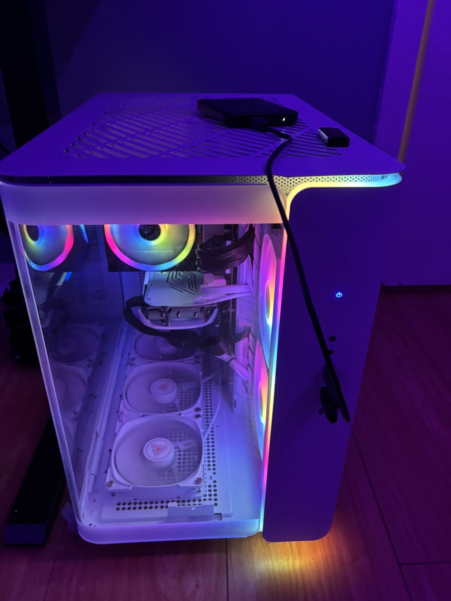 💻 PC Gamer Skytech KING95 – RTX 4070 Super / Ryzen 7 7700 / 32GB RAM / 1TB SSD