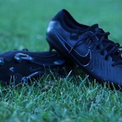Nike Elite Legend 10 Cleats Size 9.5
