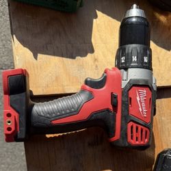 Milwaukee M18 18V Lithium-Ion Brushless Cordless Compact Drill 