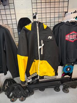 Analog xl snowboard jacket located at sin city snowboards