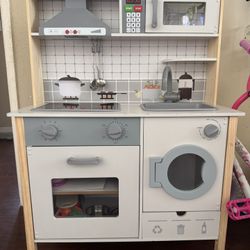 Kids Play Kitchen With Lights & Sounds 