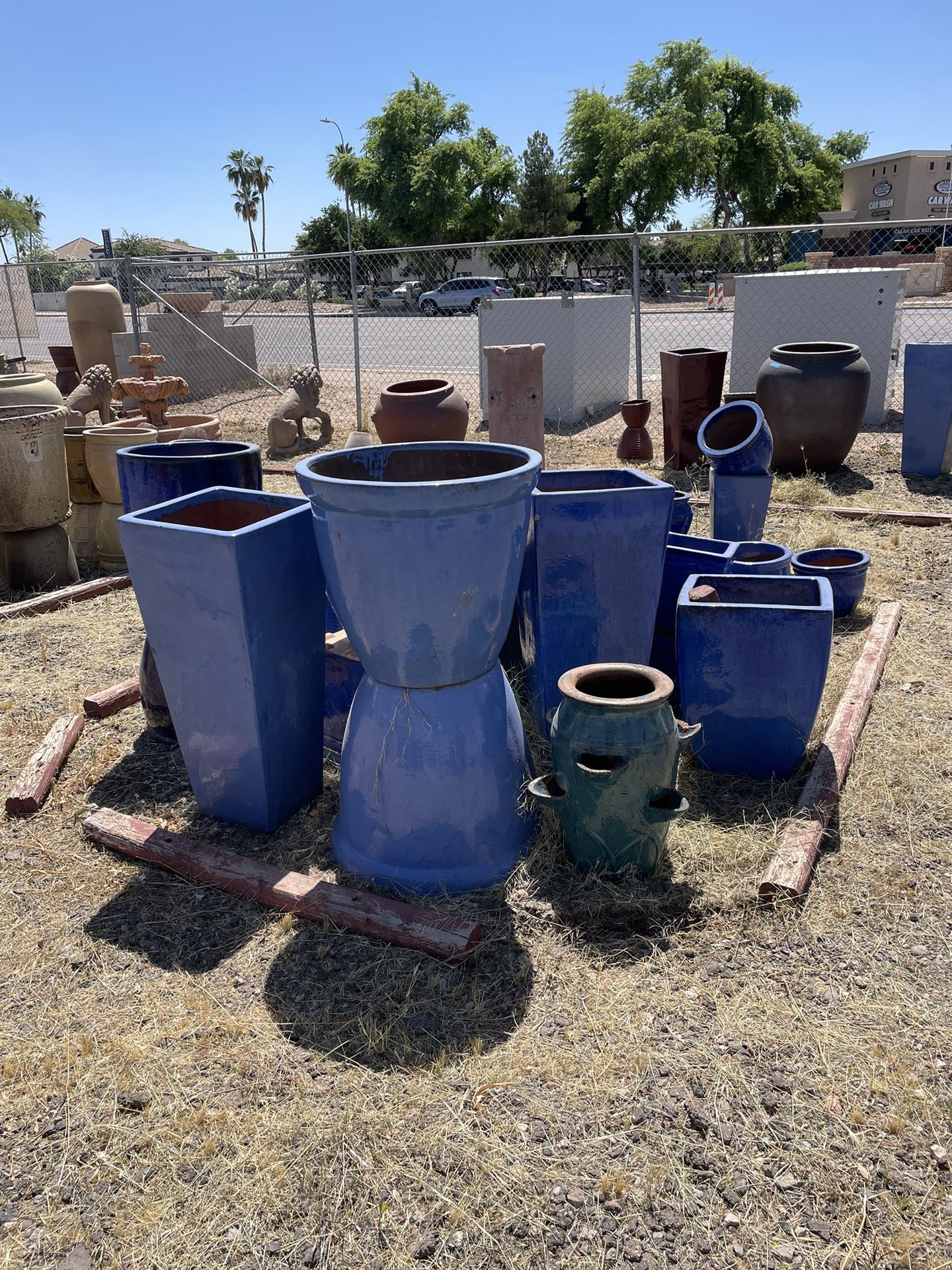 Pottery & Fountains Clearance Sale 