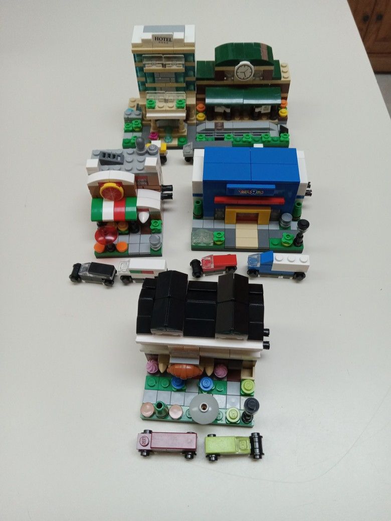 LEGO Bricktober 40141 Toys R Us Pizzeria Hotel Bakery Train Station