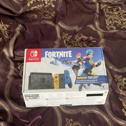 Nintendo Switch™ Fortnite Wildcat Bundle