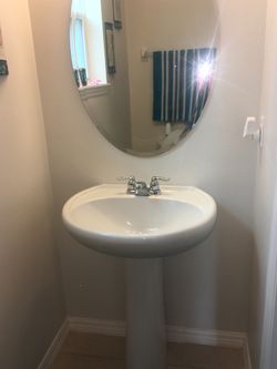 Come with out mixer its only the vanity and the mirror for only $65