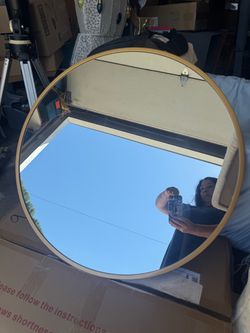 Decorative round mirror