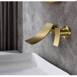 Single Handle Widespread Wall Mounted Bathroom Faucet in Brushed Gold @E7-165