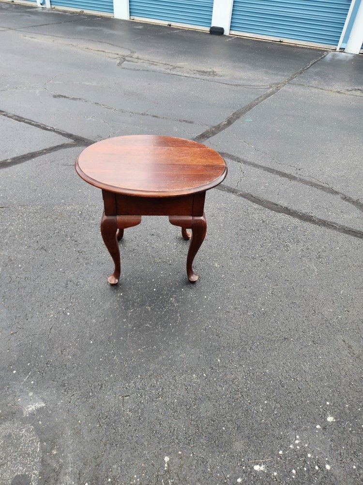 Queen Anne Vintage End Table