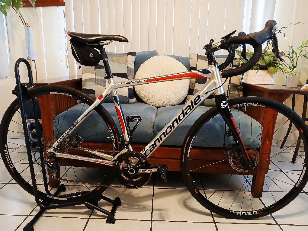 Cannondale Synapse Roadbike Size 51cm Shimano 105 20 Speeds Like New..