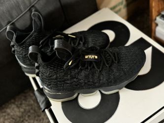 NIKE LEBRON 15