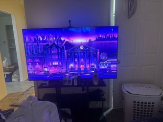55” Hisense tv with stand and Roku setup