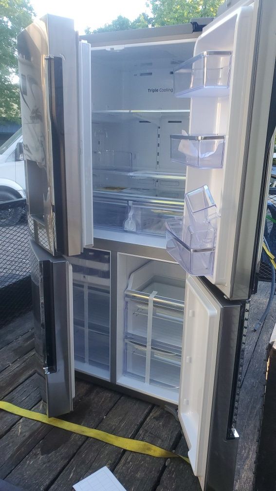 Samsung FlexZone 22.5cu ft 4Door Counterdepth French Door