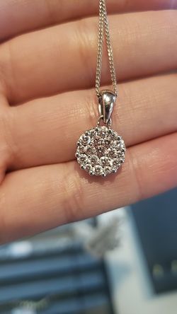 Thin silver chain with circ le dia pendant