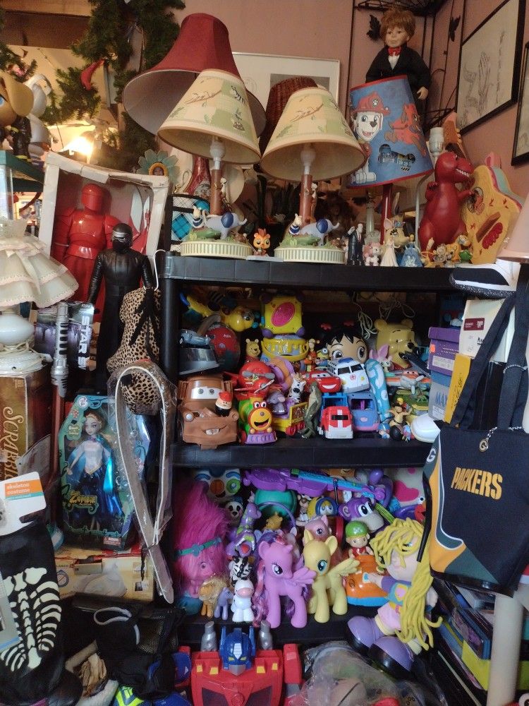 VENTA. DE. PELUCHES. Y. JUGUETES