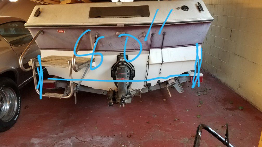 Photo trailer for sale boat not working. have title for both.