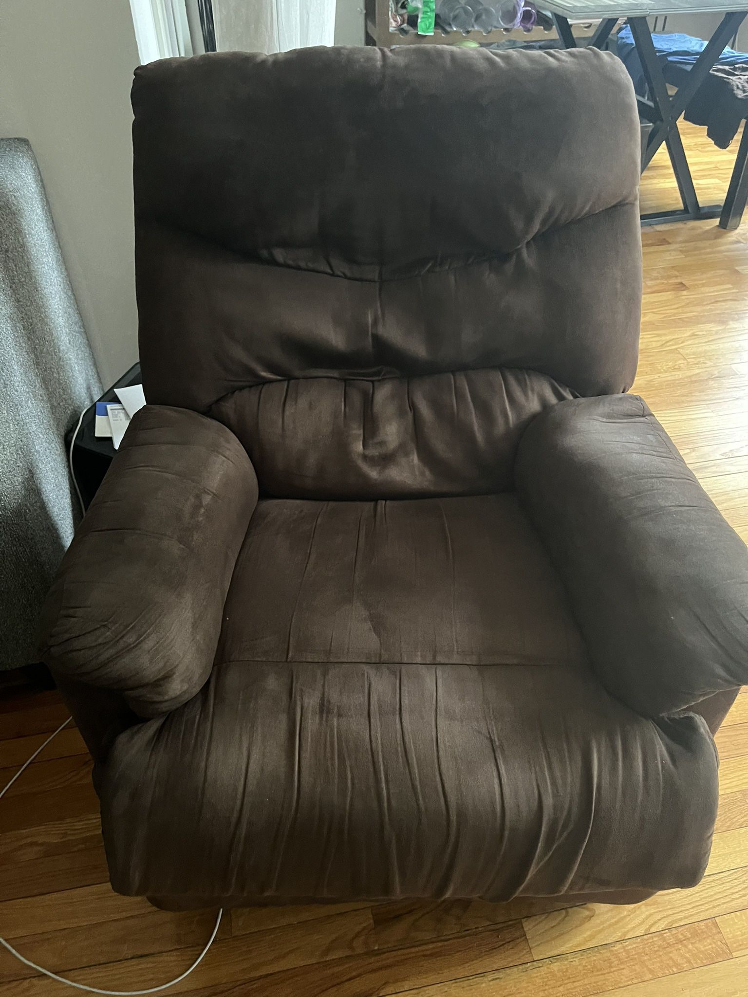 2 Recliners 