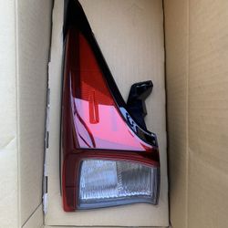 Toyota prius right tail light assembly fitss 2018 and 2021 