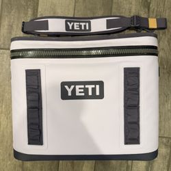 Yeti Hopper Flip 18 - Soft Cooler in Cosmic Lilac