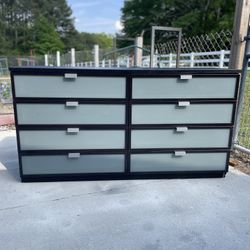 Modern Style 8 Drawer Dresser