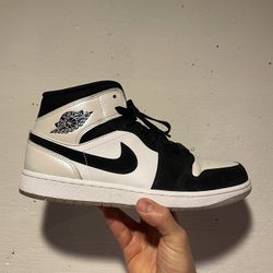 Jordan 1 Mid 