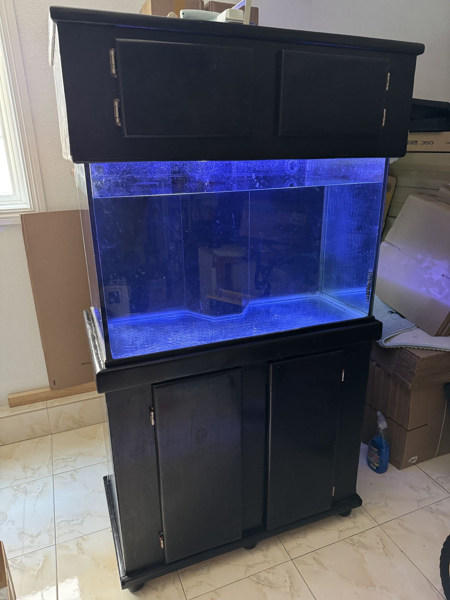Aquarium Fish Tank 70G with filtration system and Accessories. Saltwater / Freshwater.