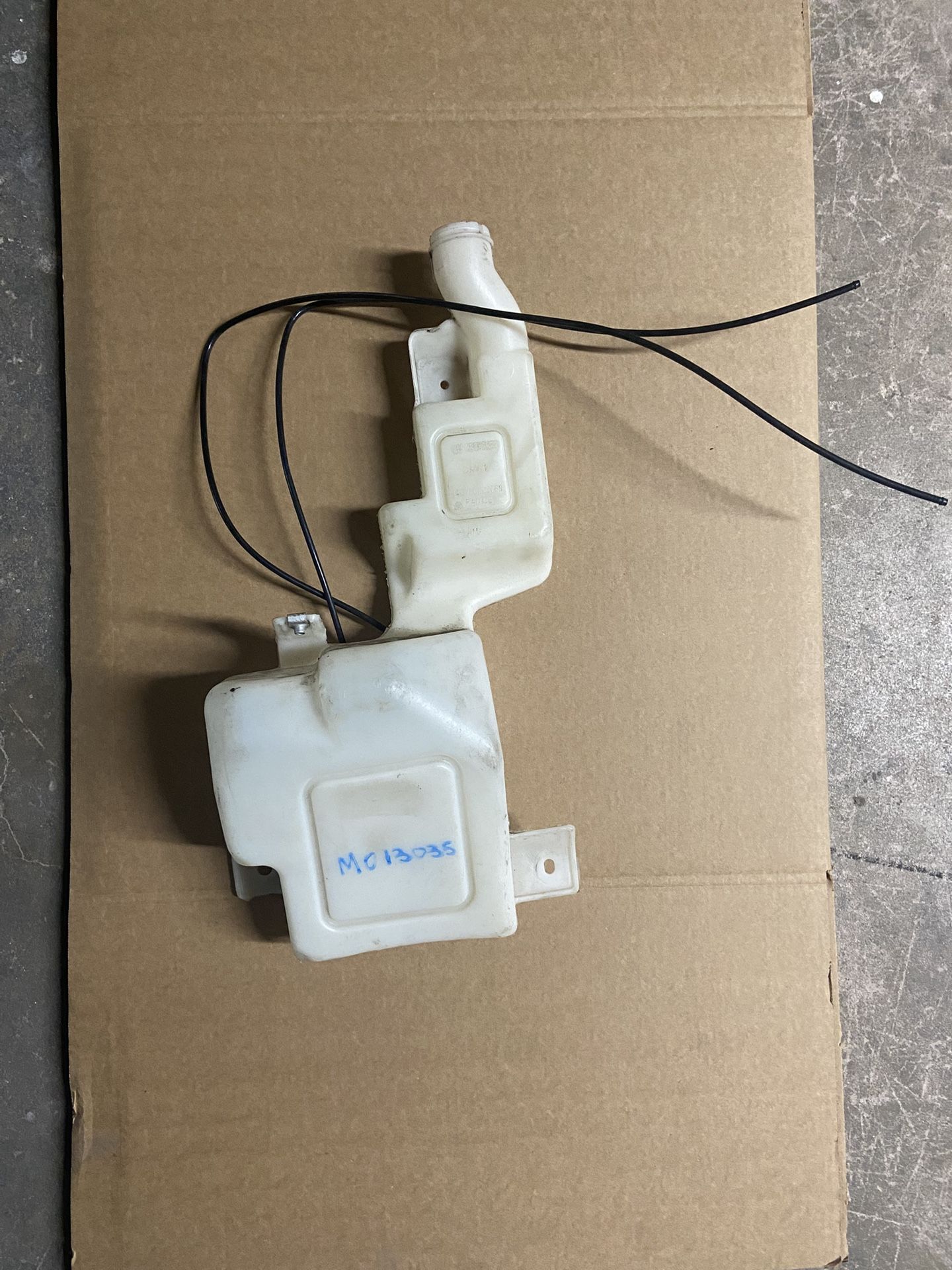 15-20 Cadillac Escalade Used Windshield Washer Tank Reservoir Oem