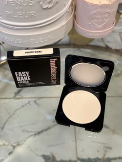HUDA BEAUTY Easy Bake Airbrush Matte Pressed Setting Powder💕