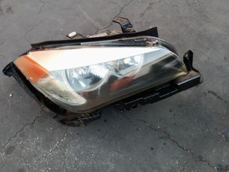 2013-2015 bmw X1 headlight (halogen bulbs) passenger side with bracket OEM.