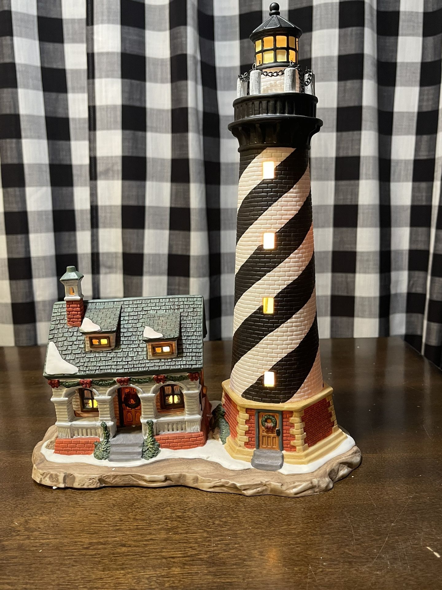Harborside Village Lighthouse O'well Porcelain Lighted Limited Edition 2001