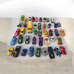 Lot of 40 mixed lot of Hot Wheels / Matchbox cars