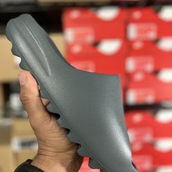 Yeezy Slide dark Onyx Sizes 8,9,10,11