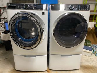 GE XL  Washer/ Dryer and pedestals