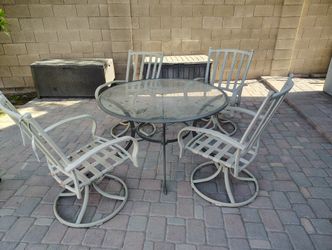 Patio Table w/Chairs