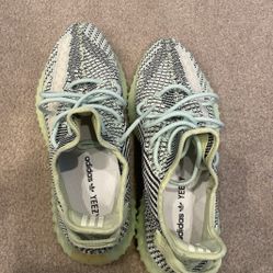 Yeezy Boost 350 V2