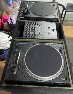Technics 1200’s