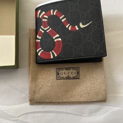Gucci kingsnake Supreme Wallet AUTHENTIC 