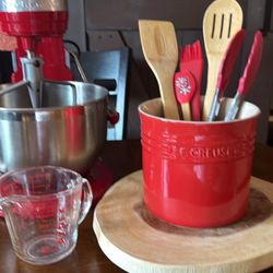 Red Le Creuset 2.3 L /2.75QT  Utensil Holder (all purpose)